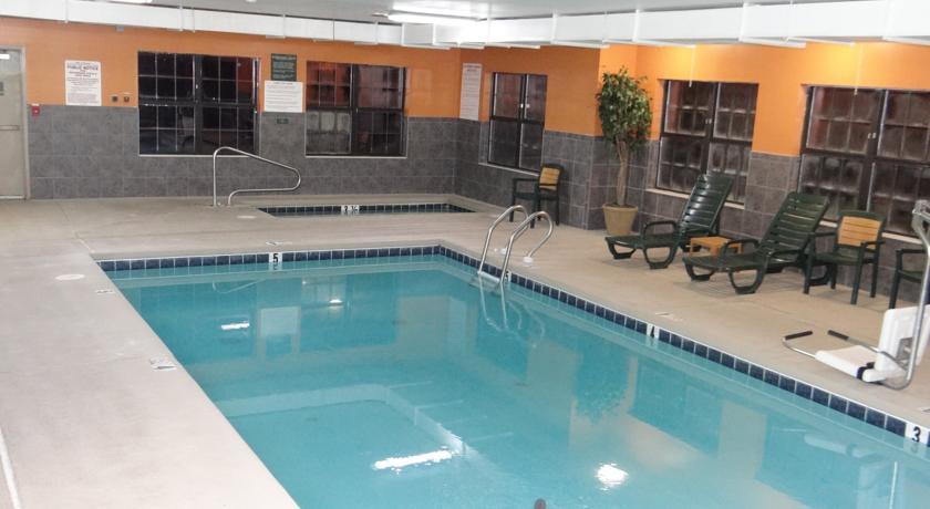 Отель Country Inn and Suites - Salisbury