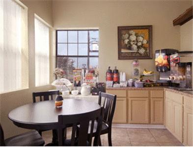 Отель Howard Johnson San Marcos