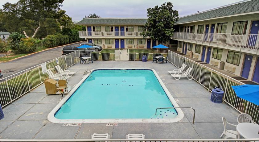 Отель Motel 6 San Marcos