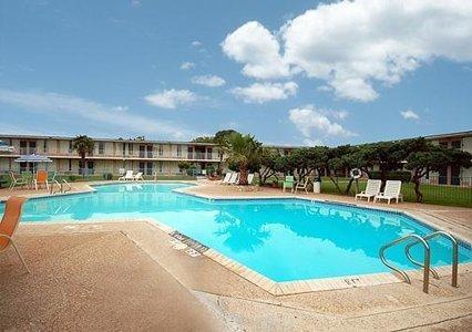 Отель Rodeway Inn San Marcos