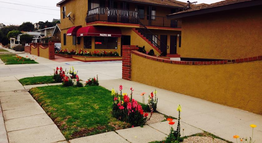 Отель Pacific Inn and Suites