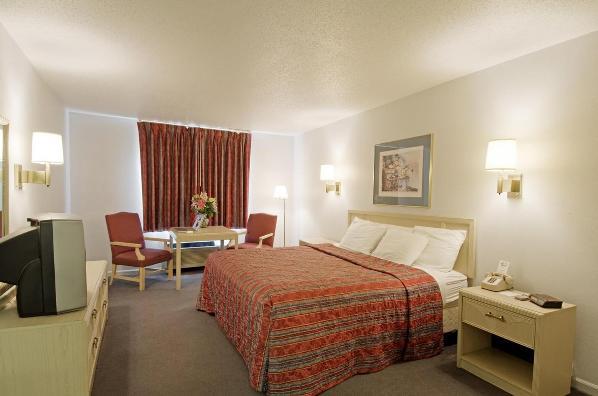 Отель Americas Best Value Inn Sandusky