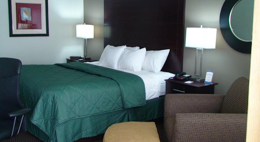 Отель Comfort Inn Maingate
