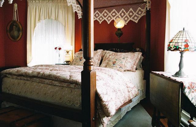 Мини-отель Isaiah Jones Homestead Bed and Breakfast