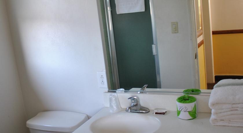 Отель Town and Country Inn