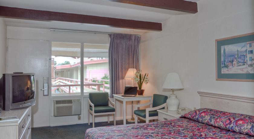 Отель Golden Host Resort