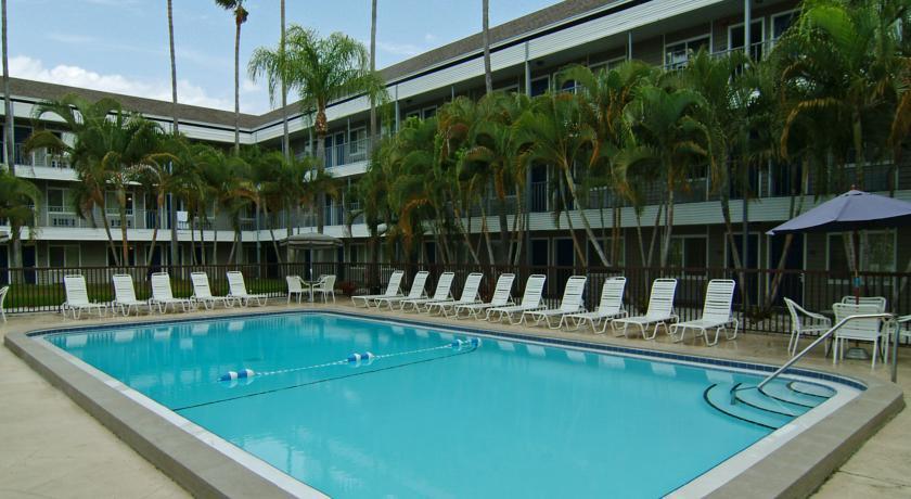 Отель Sarasota Suites