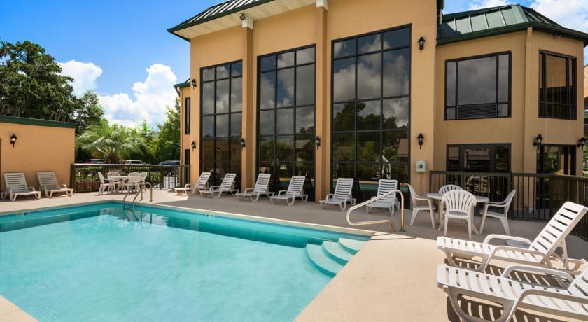 Отель Days Inn & Suites Midtown