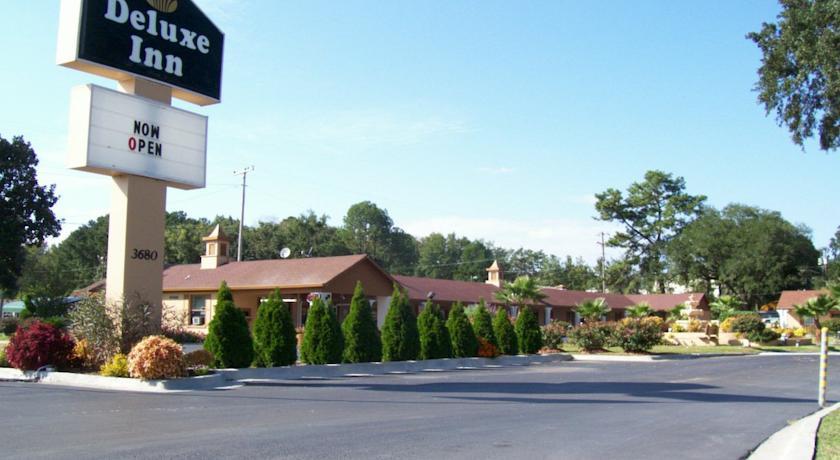 Отель Deluxe Inn - Savannah