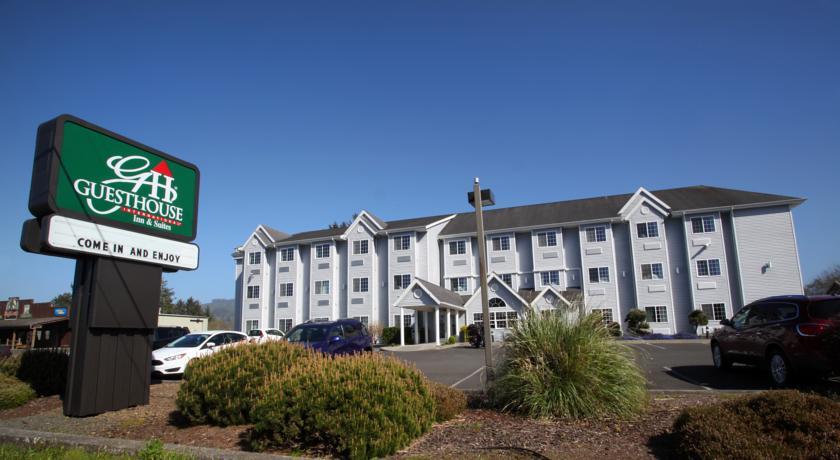 Отель GuestHouse Inn and Suites Seaside