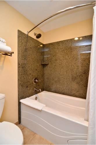 Отель Rivertide Suites
