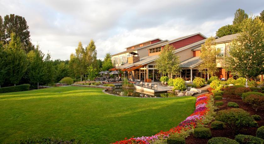 Отель Cedarbrook Lodge