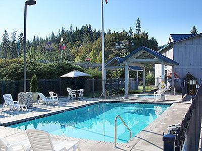 Отель Edgewater Inn Shady Cove