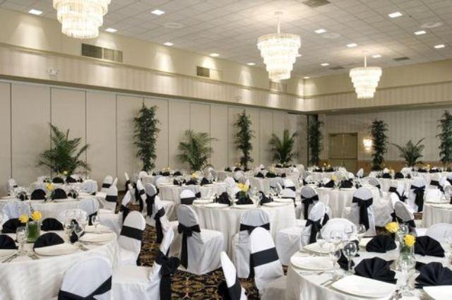 Отель Crowne Plaza Cincinnati North
