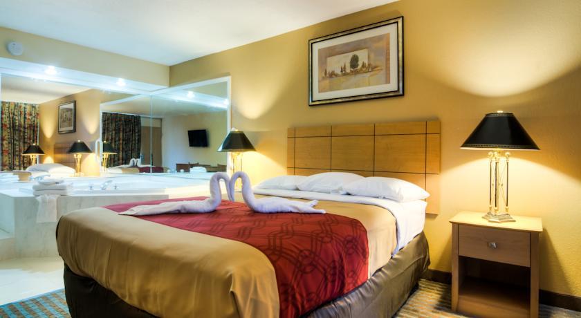 Отель Relax Inn Shorewood