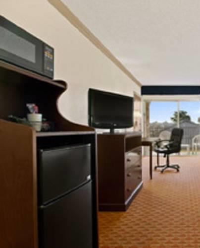 Отель Baymont Inn and Suites Shreveport Airport