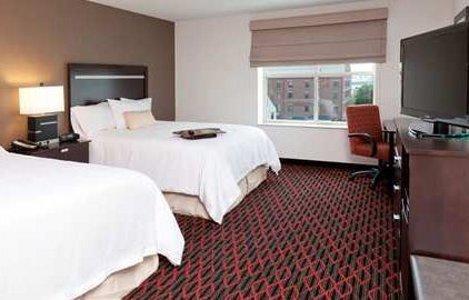 Отель Hampton Inn Portland Downtown Waterfront