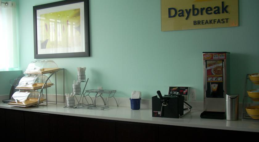 Days Inn & Suites - Ozone Park