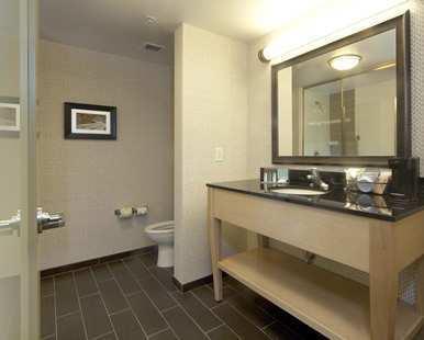 Отель Hampton Inn & Suites Crabtree
