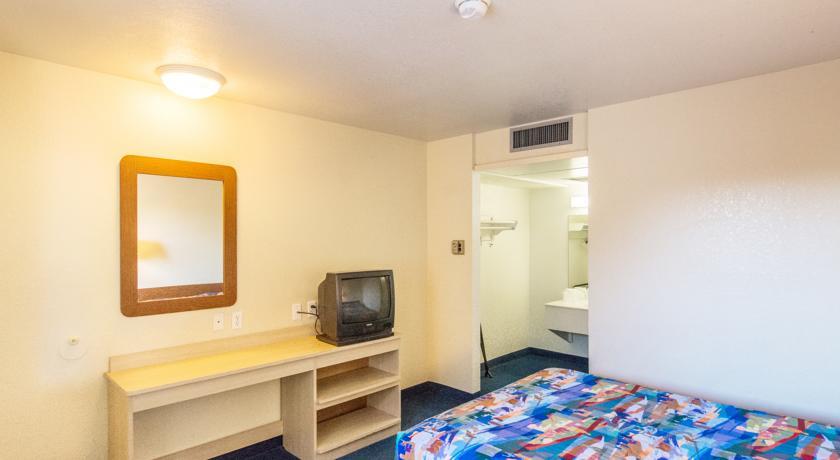 Отель Motel 6 Redding North