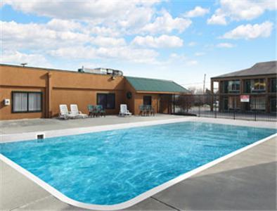 Отель Howard Johnson Roanoke Airport