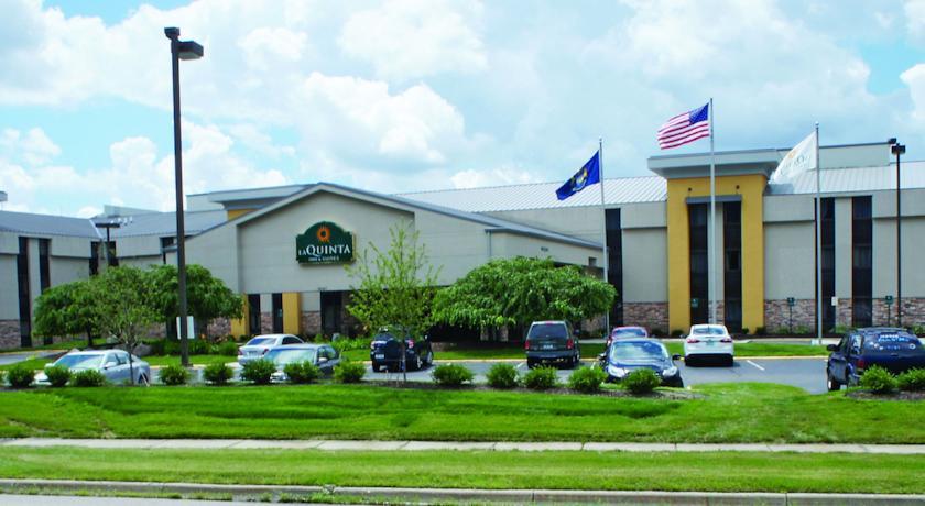 Отель La Quinta Inn & Suites Romulus Detroit Airport