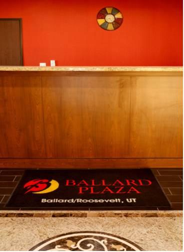 Отель Ballard Plaza