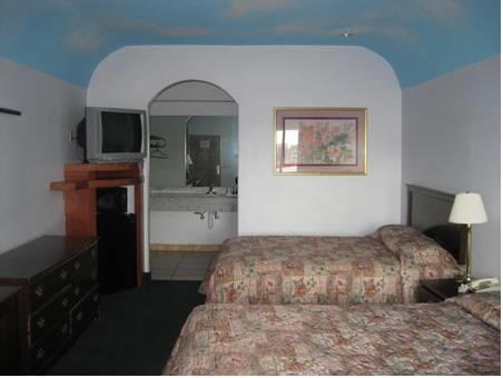 Отель Woodland Inn and Suites Rosenberg