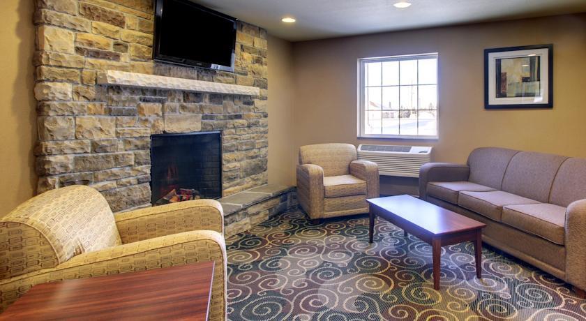 Отель Cobblestone Inn and Suites - Rugby