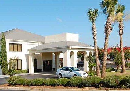 Отель Quality Inn & Suites Orangeburg