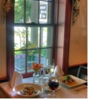 Отель The Robert Morris Inn