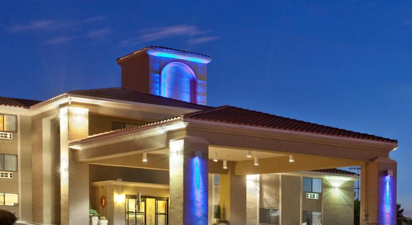 Отель Holiday Inn Express Page-Lake Powell