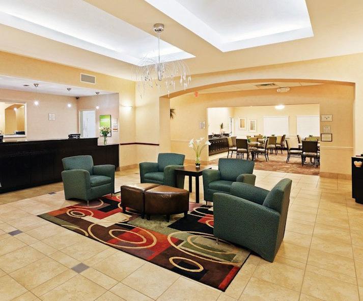 Отель La Quinta Inn & Suites Palestine