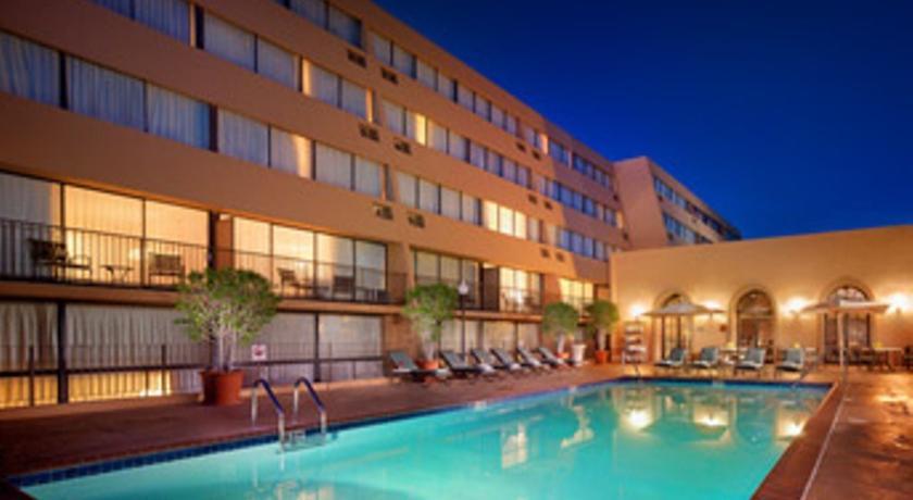 Отель Sheraton Pasadena Hotel