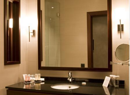 Отель The Oaks Hotel & Suites