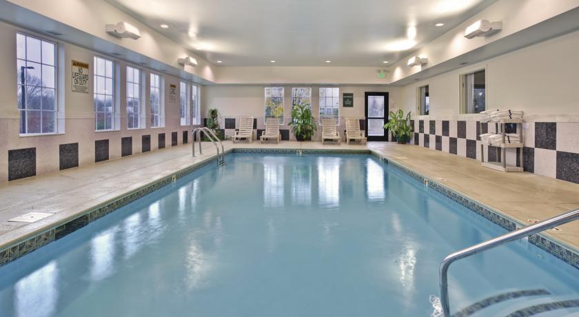 Отель La Quinta Inn & Suites Stonington