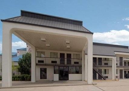 Отель Econo Lodge Pearl