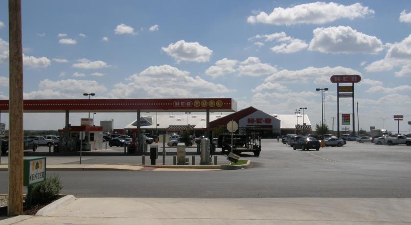 Отель Garden Inn & Suites Pearsall