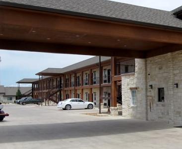 Отель Pearsall Inn and Suites