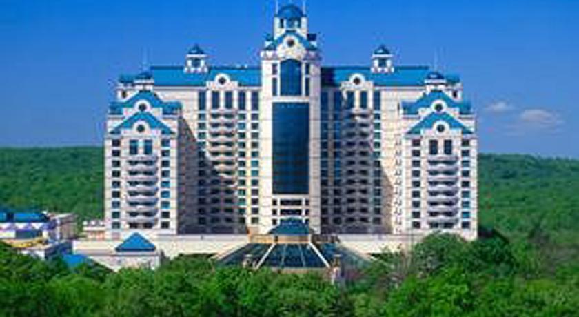Отель Grand Pequot Tower at Foxwoods