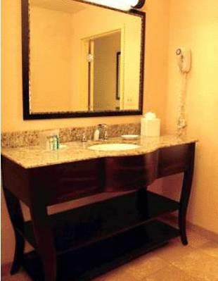 Отель Hampton Inn and Suites Peru