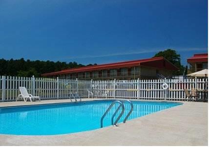 Отель Econo Lodge Petersburg