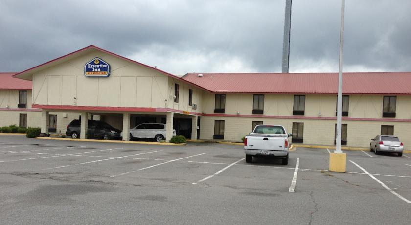 Отель Executive Inn Pine Bluff