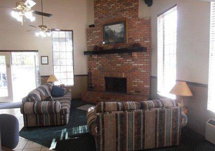 Отель Econolodge Inn & Suites