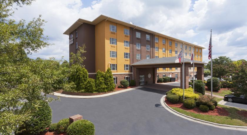 Отель Comfort Suites Pineville