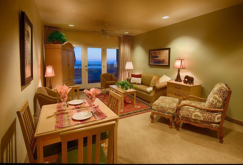 Отель Beach House Inn & Suites