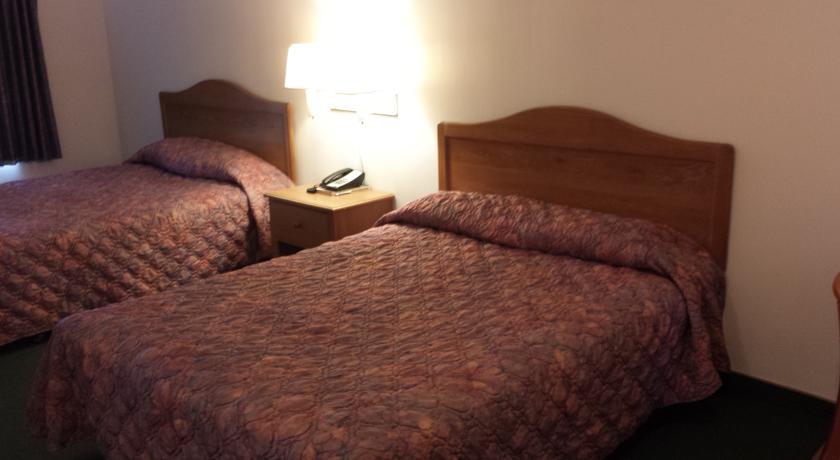 Отель Newport Bay Motel