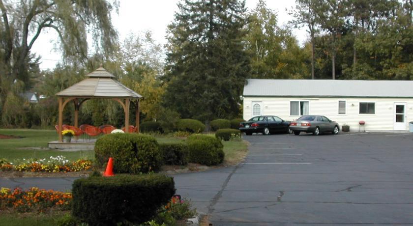 Отель Pine Haven Motel
