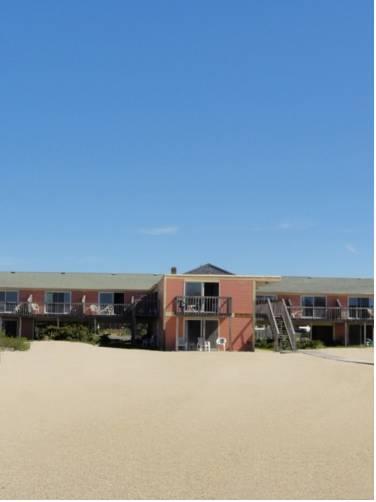 Отель Beachfront White Sands