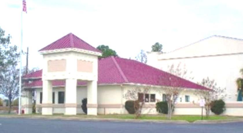 Отель Deerfield Inn & Suites